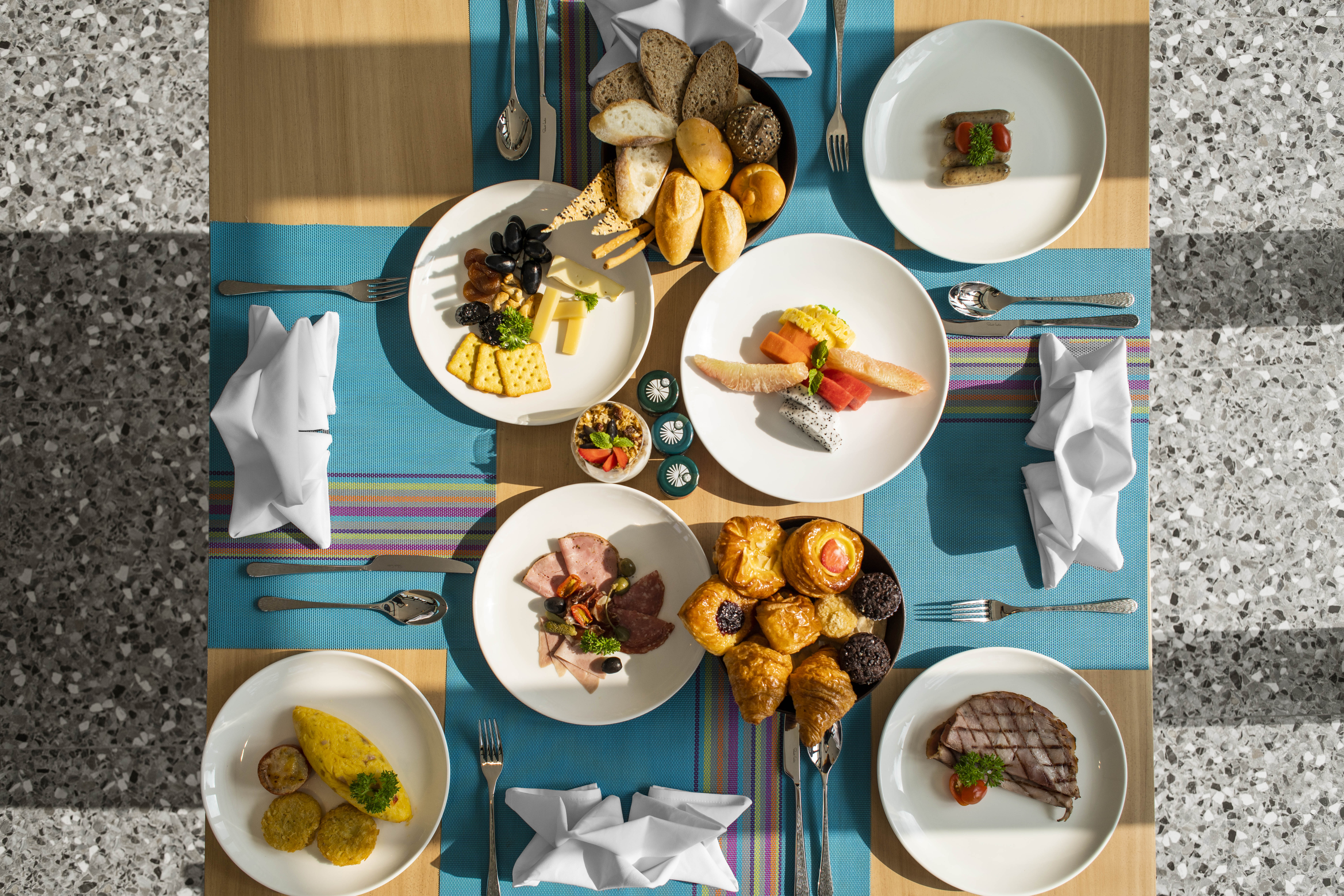 AN Ho tram Azura resaurant